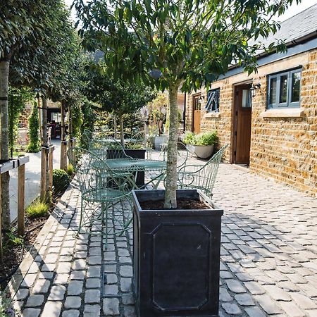 The George Inn Barford St Michael Exteriör bild The courtyard at The Old Post Office