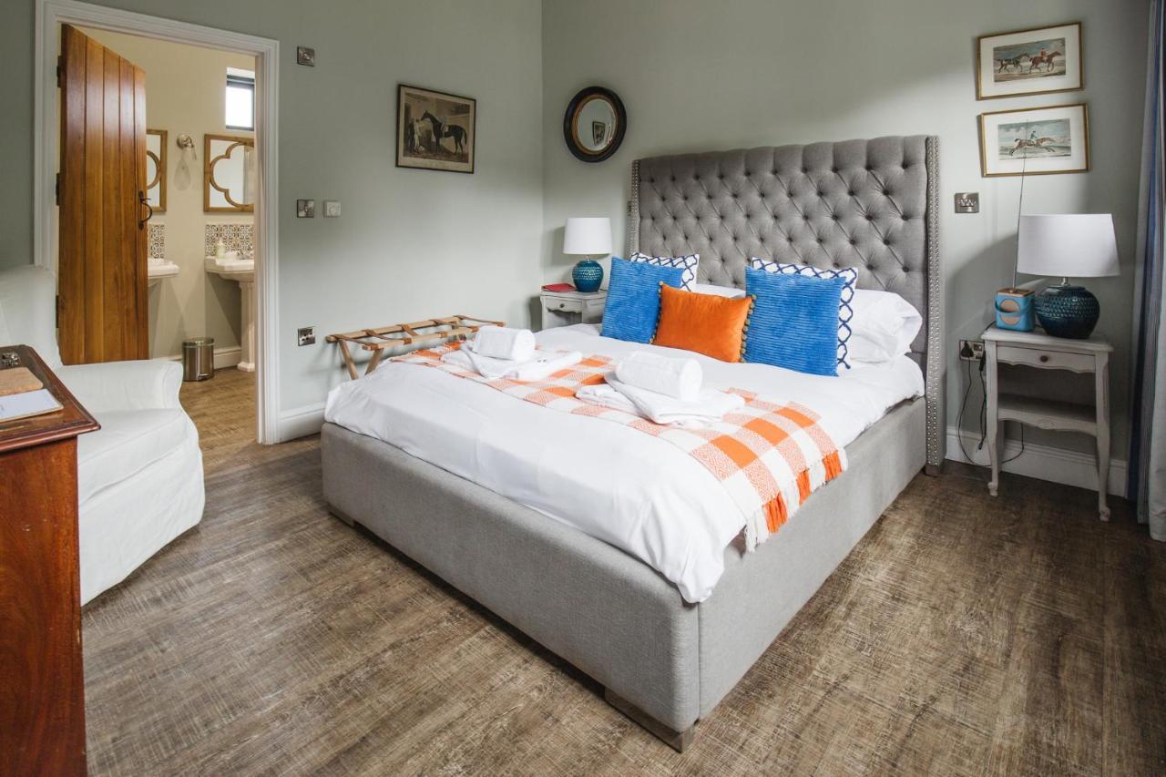 The George Inn Barford St Michael Exteriör bild A bedroom at The Old Rectory