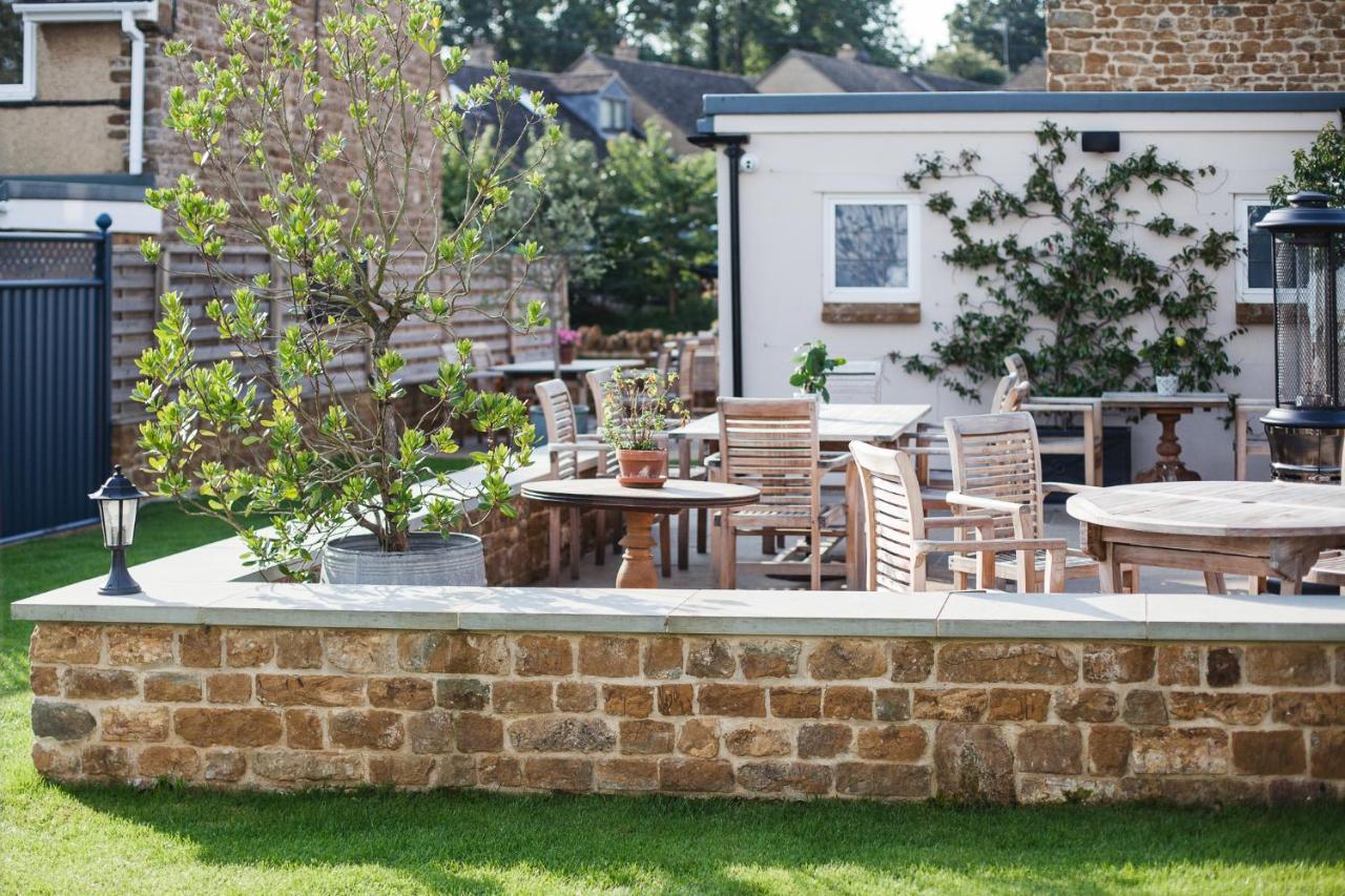 The George Inn Barford St Michael Exteriör bild The pub's garden