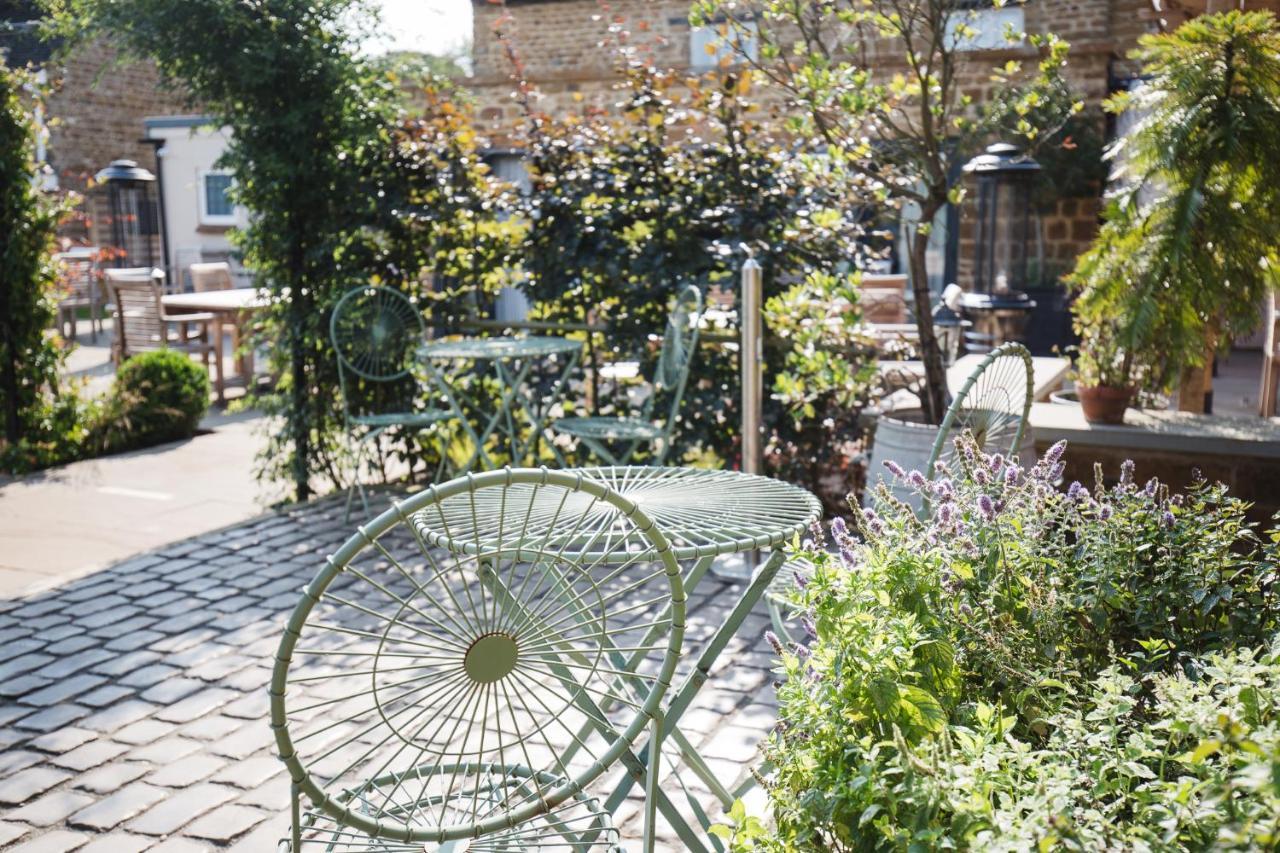 The George Inn Barford St Michael Exteriör bild The courtyard at the Old Parsonage