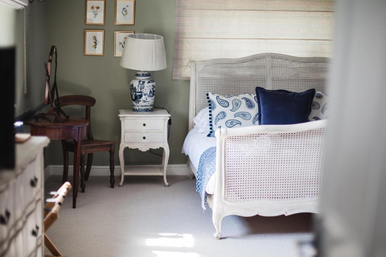 The George Inn Barford St Michael Exteriör bild A bedroom