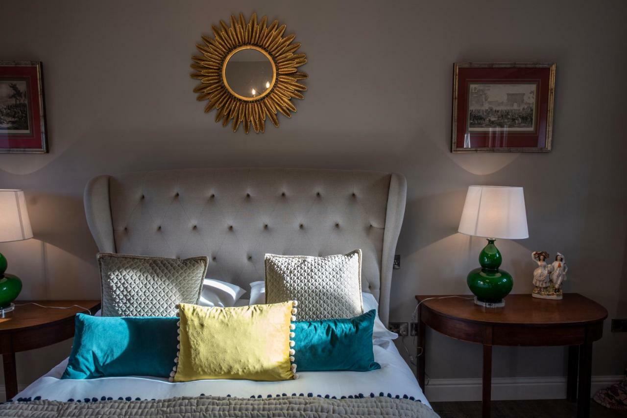 The George Inn Barford St Michael Exteriör bild A bedroom at The Old Vicarage