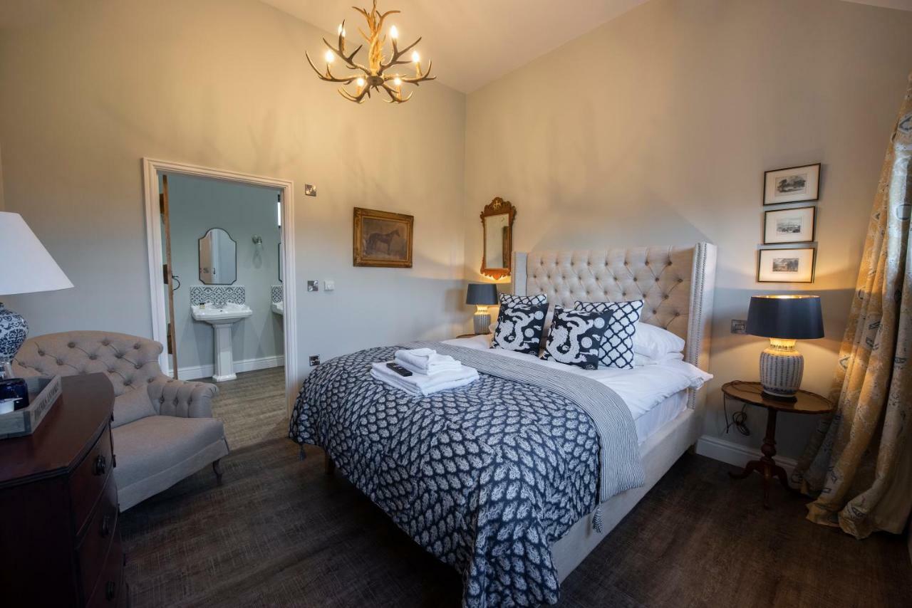 The George Inn Barford St Michael Exteriör bild The Blue Room