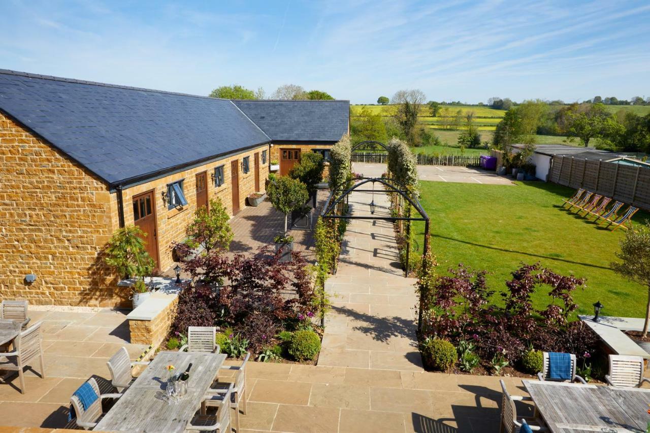 The George Inn Barford St Michael Exteriör bild The courtyard at the Old Stables
